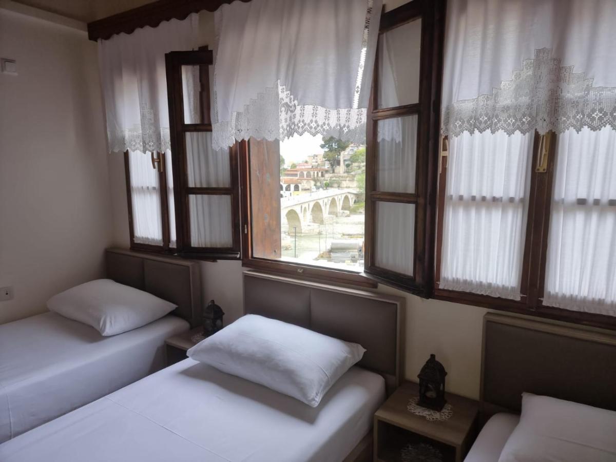 Romeo'S Guest House Berat Luaran gambar